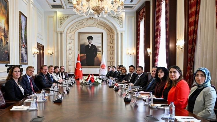 Bakan Gürlek, Hollandalı mevkidaşı Van Weel ile görüştü