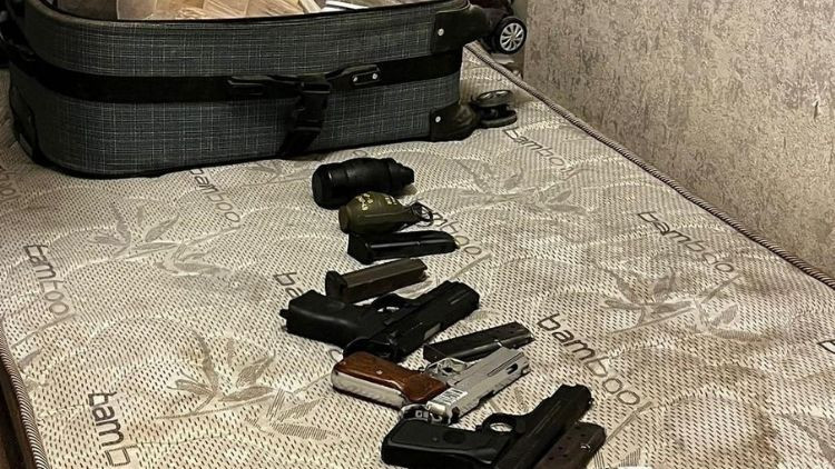 Esenyurt’ta 3 kişi sattığı adeta cephanelik operasyonu