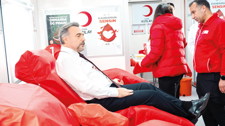 Kızılayda Ünlü Oyuncu Oktay Kaynarca