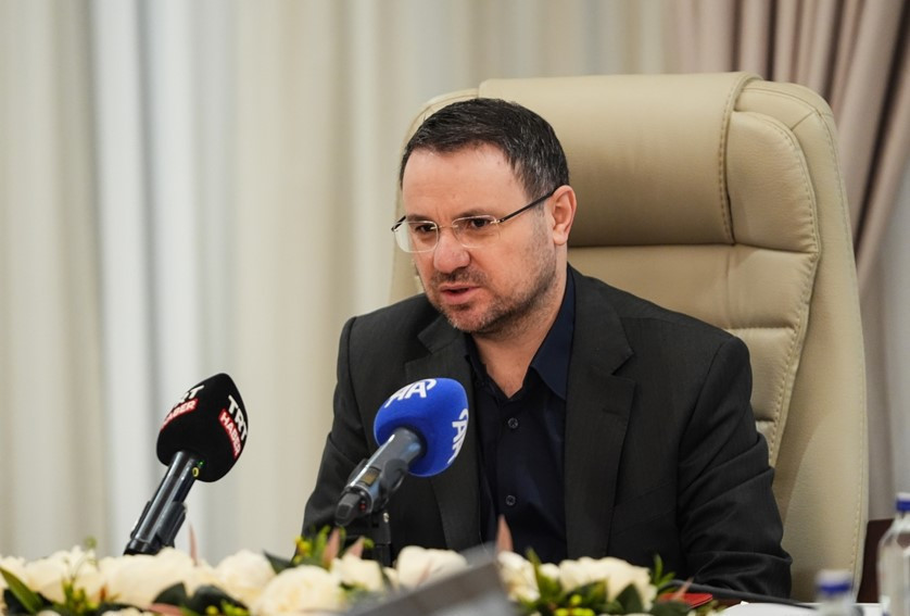 Adalet Bakanı Gürlek, suça sürüklenen çocukların mağdur ettiği ailelerle bir araya geldi