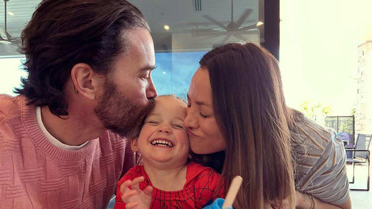 Ünlü Çift Tanışma Dördüncü Yıllığı Kutladı