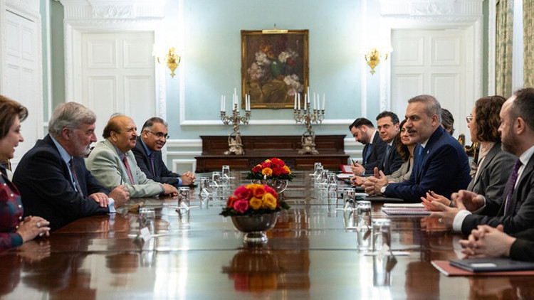 Dışişleri Bakanı Hakan Fidan İngiltere Parlamentosu Üyelerine Görüşüyor