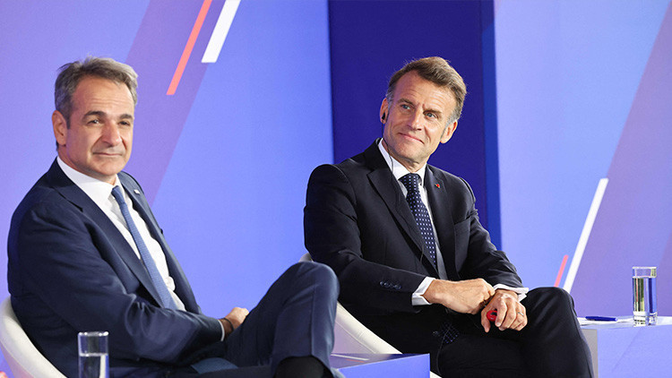 Macron’dan Yunanistan’a: Burada olacağız