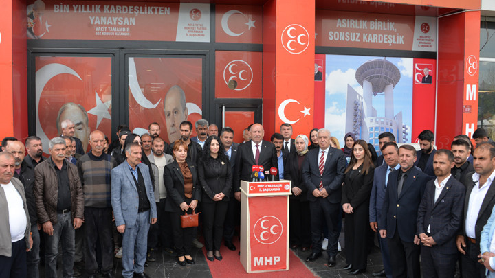 Diyarbakır’da 500 kişi, törenle MHP’ye katıldı