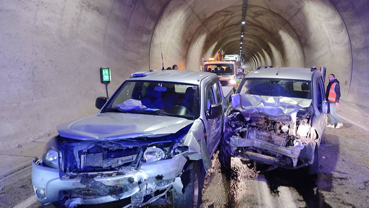 Artvin’de hafif ticari araç ile kamyonet çarpıştı: 7 yaralı